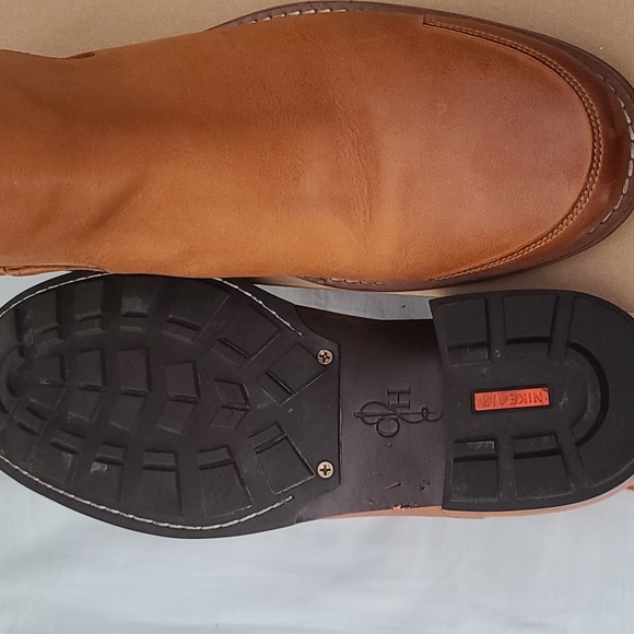 Cole Hahn Boots-like new, no marks or scratches - Picture 2 of 5